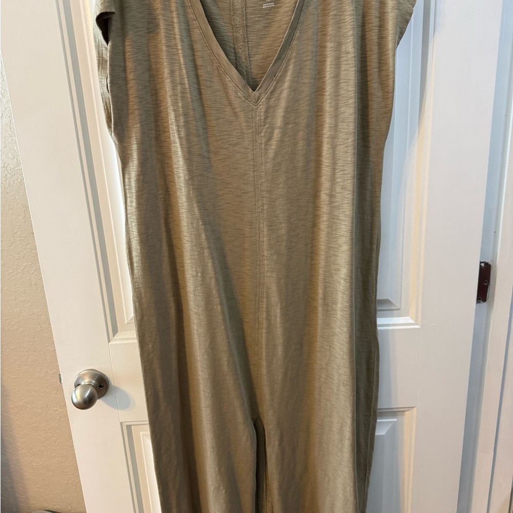 Sleeveless V-Neck Dress